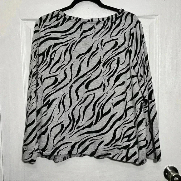 CHICO’S ZENERGY Zebra-Print Cinched Pullover size 16/18 - Picture 5 of 6